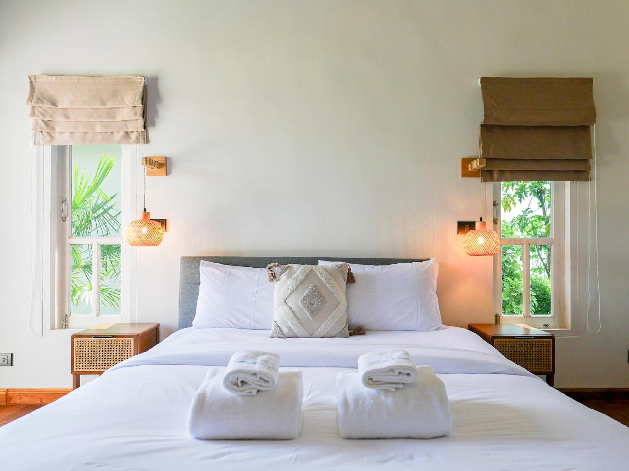 Danisam Estate 4br Sunset Front & Pool *